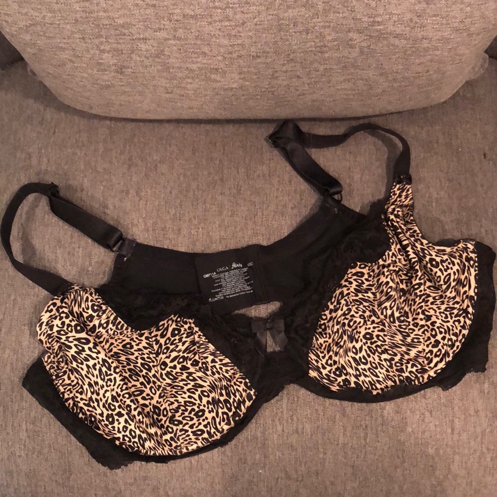 Olga Flirty Bra- Lace unlined leopard print SZ 42D